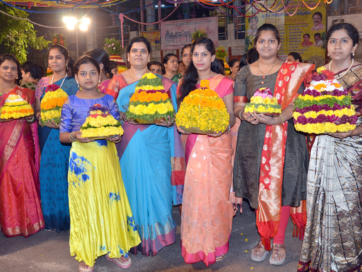 bathukamma celebrations in hyderabad Photo Gallery - Sakshi11