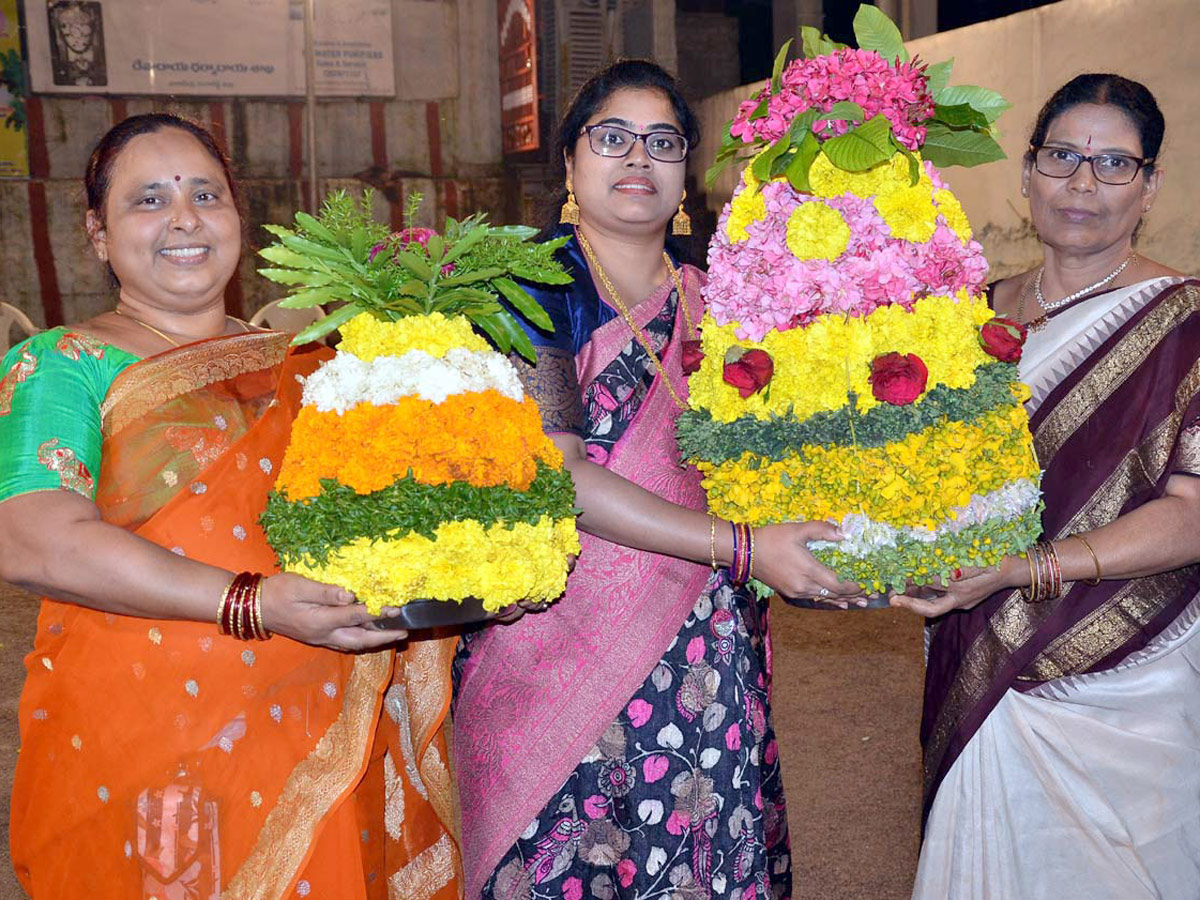 bathukamma celebrations in hyderabad Photo Gallery - Sakshi3