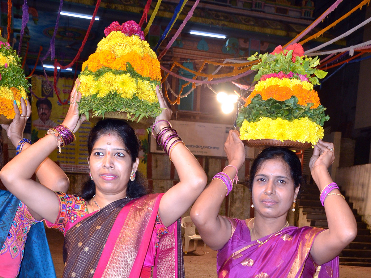 bathukamma celebrations in hyderabad Photo Gallery - Sakshi5