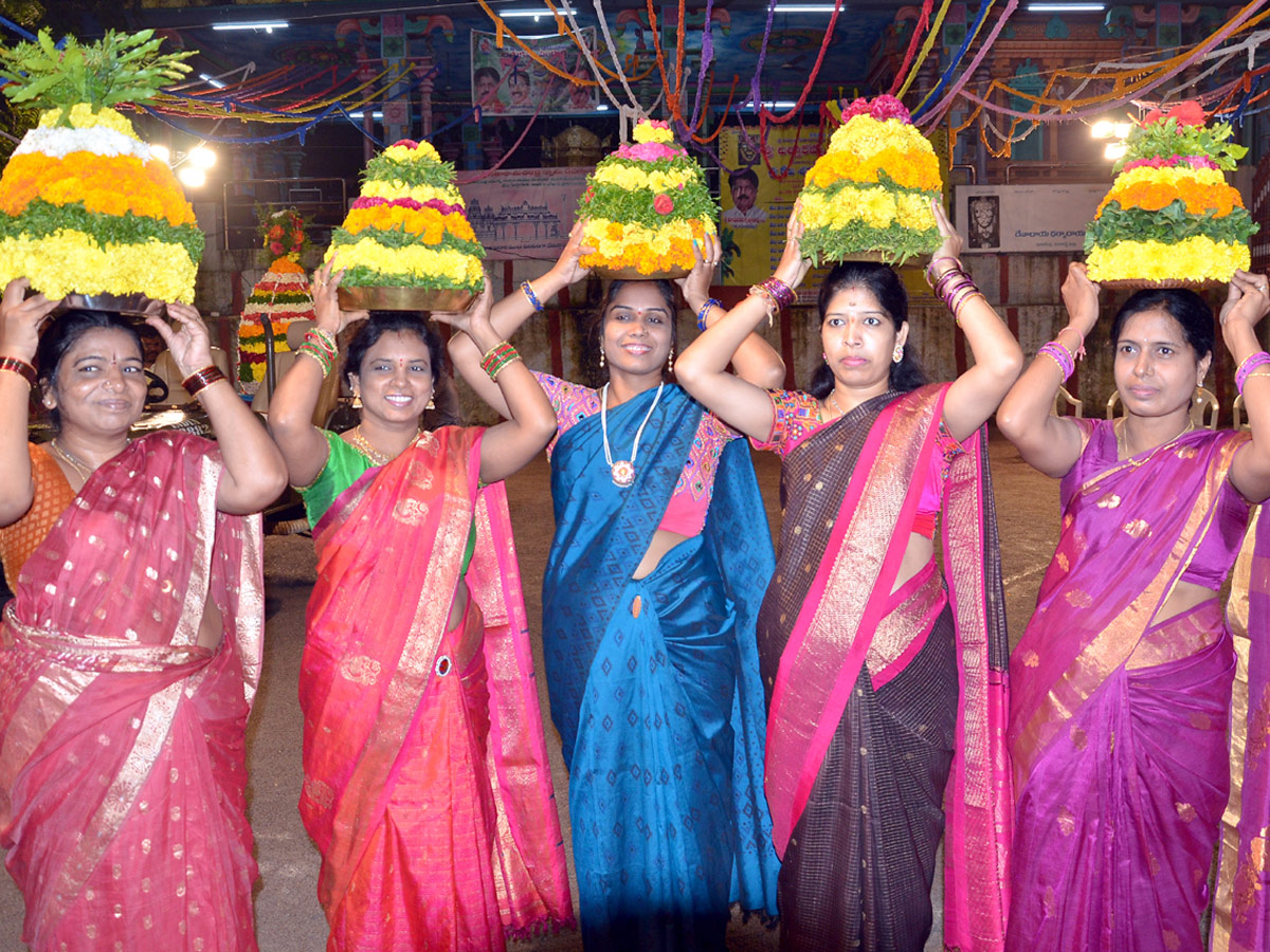 bathukamma celebrations in hyderabad Photo Gallery - Sakshi1