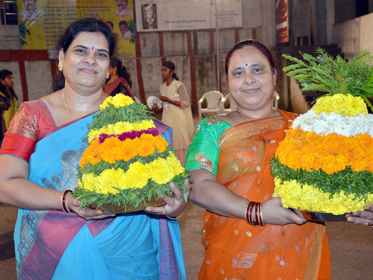 bathukamma celebrations in hyderabad Photo Gallery - Sakshi6