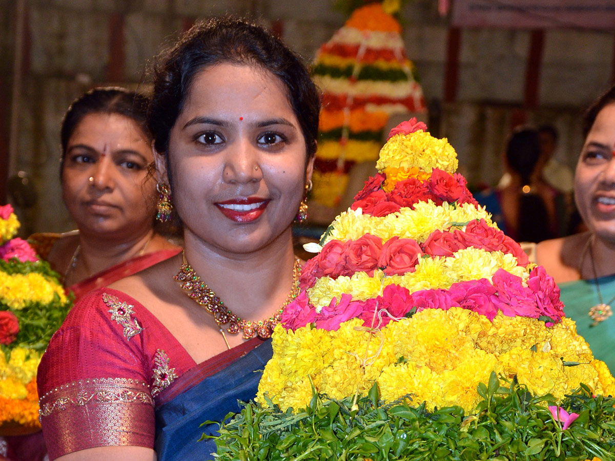 bathukamma celebrations in hyderabad Photo Gallery - Sakshi8