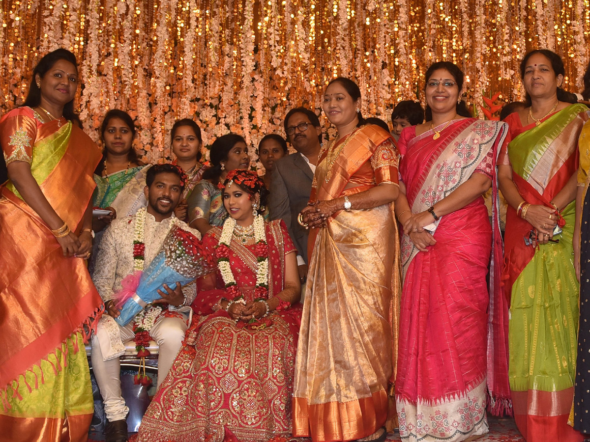 AP Home Minister Mekathoti Sucharitha Daughter Wedding Reception Photo Gallery - Sakshi14