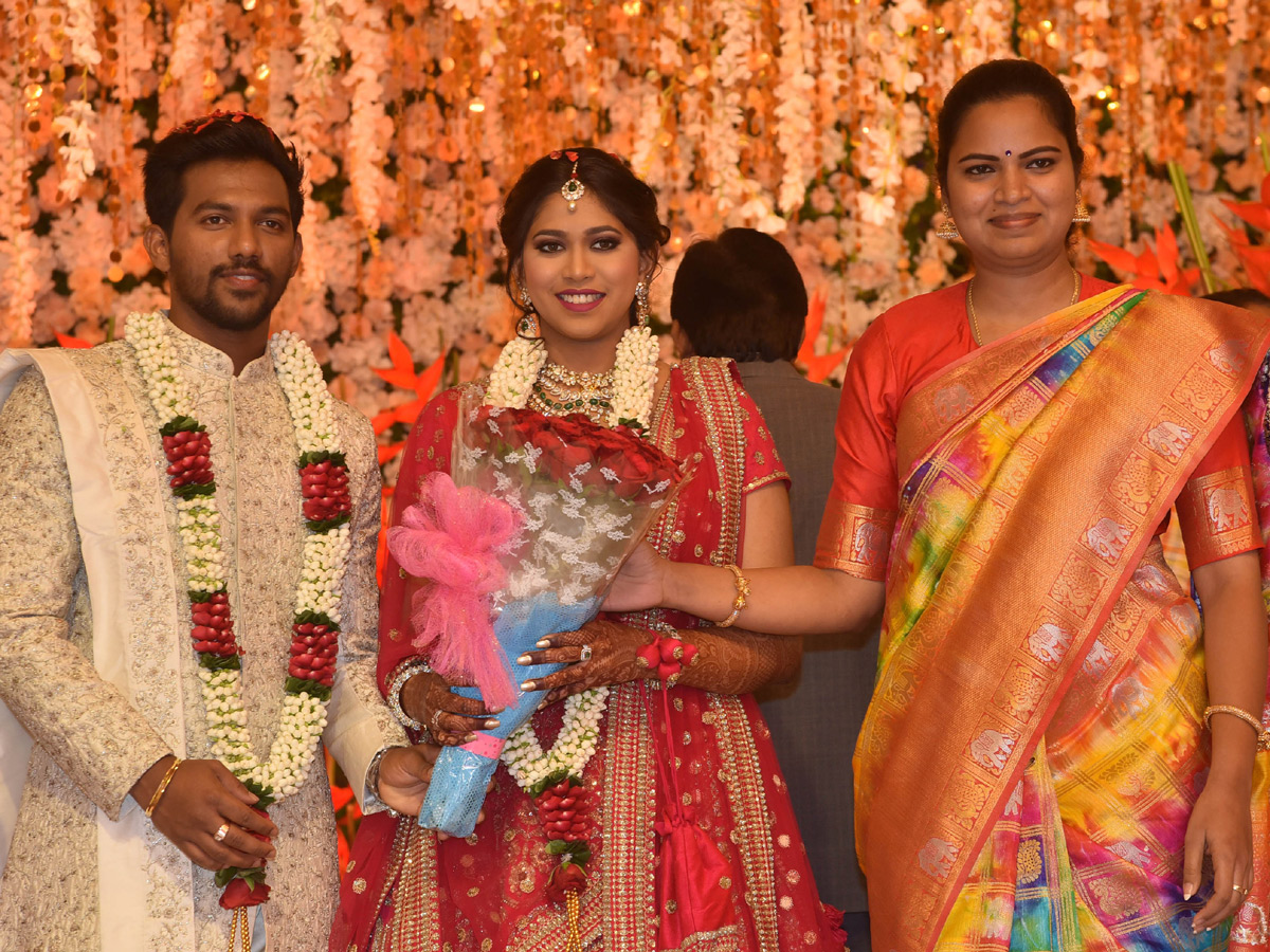 AP Home Minister Mekathoti Sucharitha Daughter Wedding Reception Photo Gallery - Sakshi15