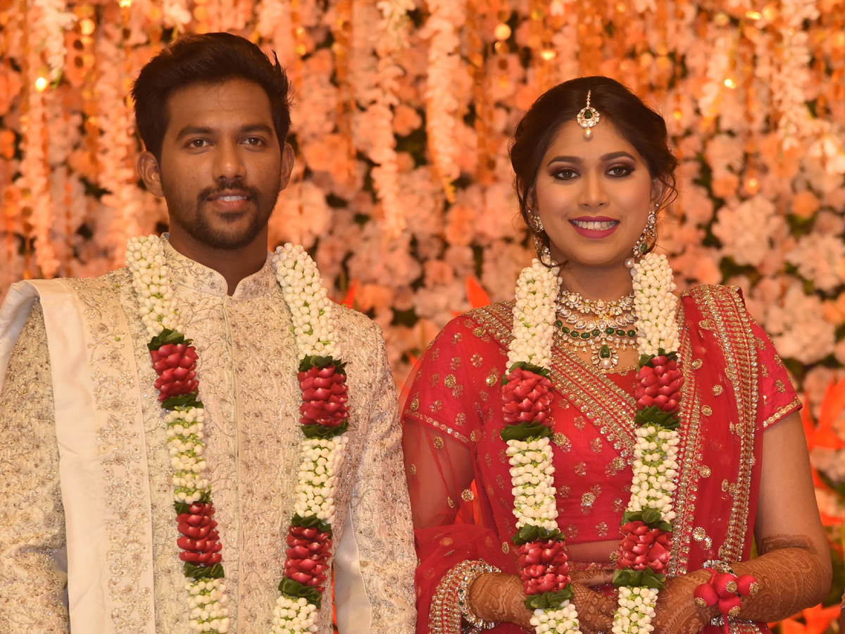 AP Home Minister Mekathoti Sucharitha Daughter Wedding Reception Photo Gallery - Sakshi2