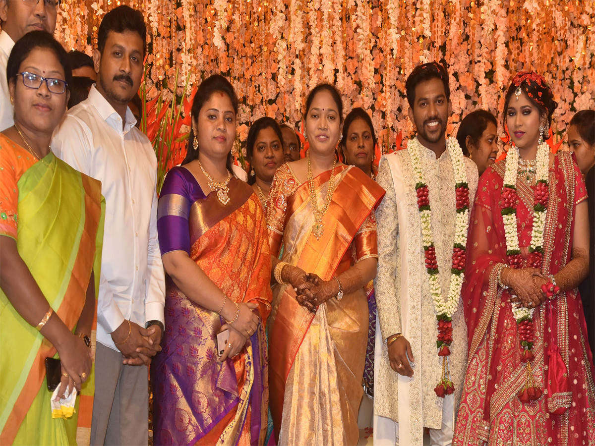 AP Home Minister Mekathoti Sucharitha Daughter Wedding Reception Photo Gallery - Sakshi21