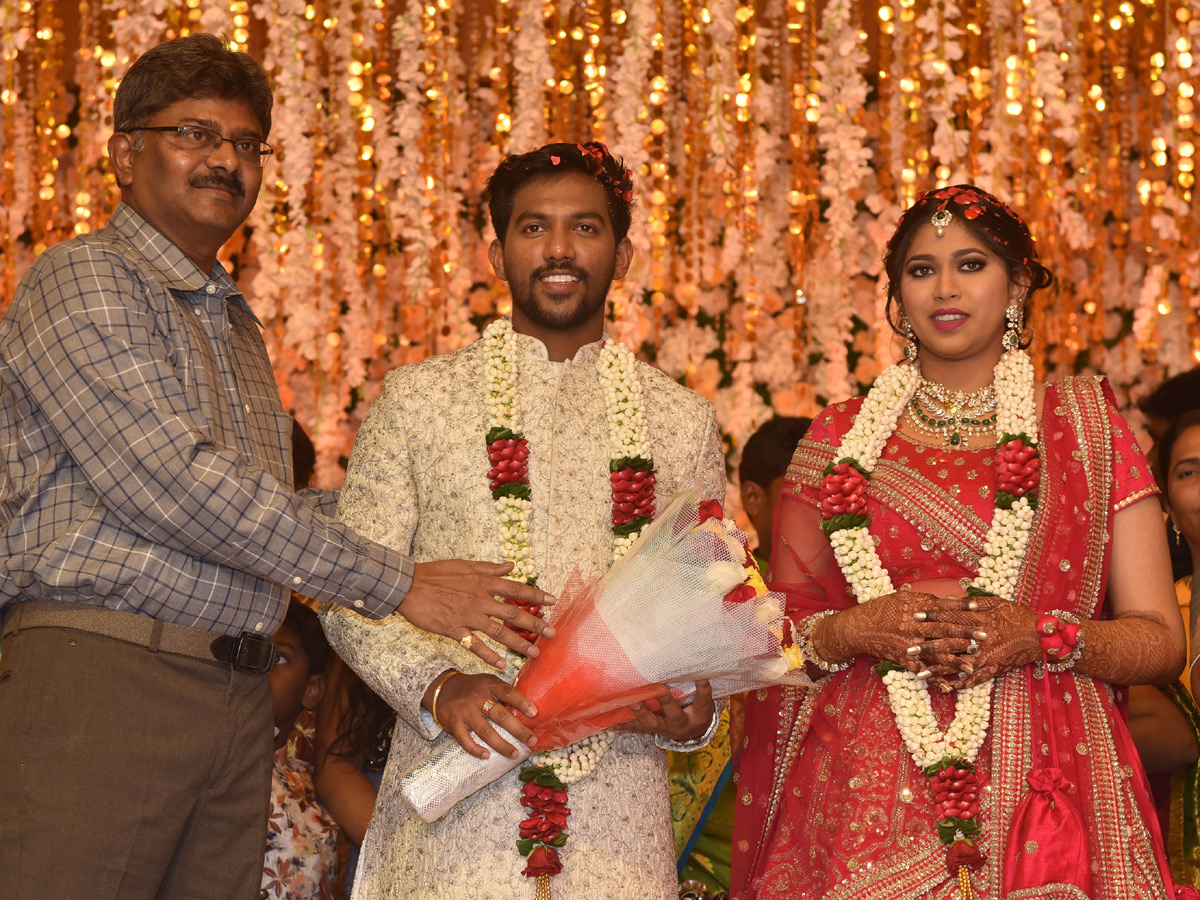 AP Home Minister Mekathoti Sucharitha Daughter Wedding Reception Photo Gallery - Sakshi7