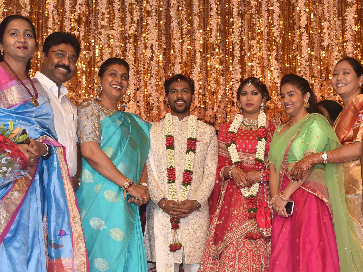 AP Home Minister Mekathoti Sucharitha Daughter Wedding Reception Photo Gallery - Sakshi8