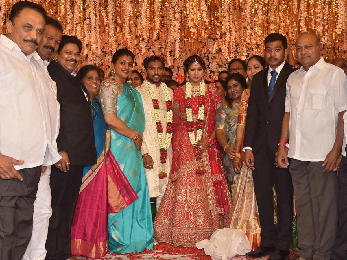 AP Home Minister Mekathoti Sucharitha Daughter Wedding Reception Photo Gallery - Sakshi9