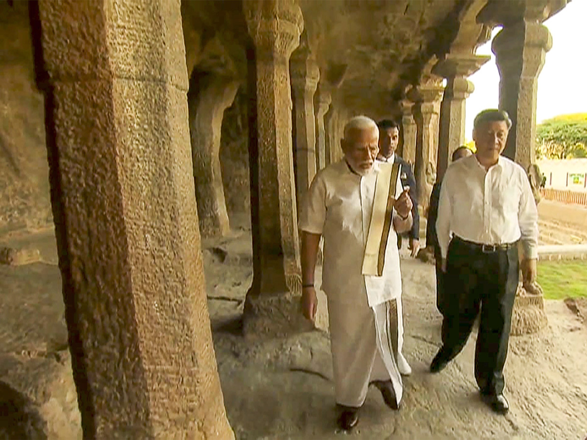 Prime Minister Narendra Modi with Chinese President Xi Jinping in Mamallapuram Photo Gallery - Sakshi2