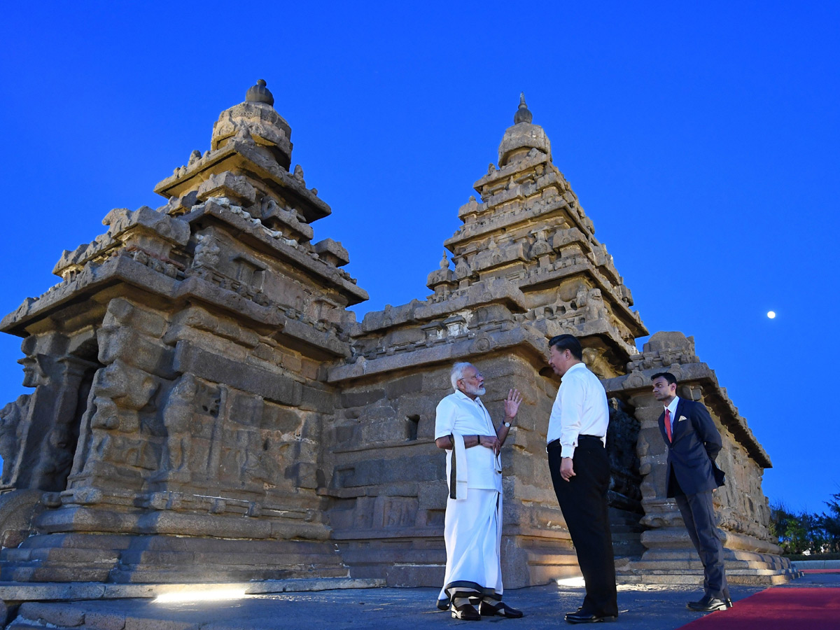 Prime Minister Narendra Modi with Chinese President Xi Jinping in Mamallapuram Photo Gallery - Sakshi8