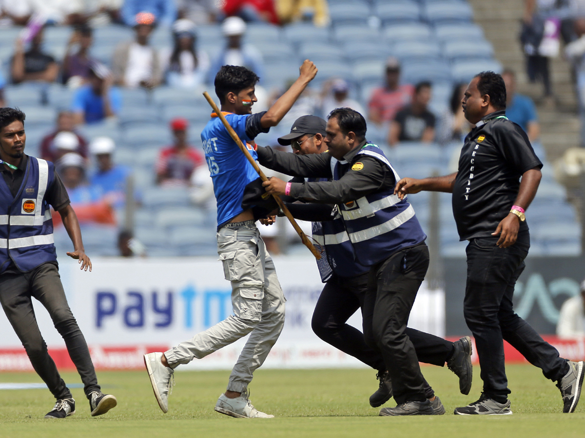 Fan Who Ran Towards The Meet Indian Batsman Rohit Sharma - Sakshi6