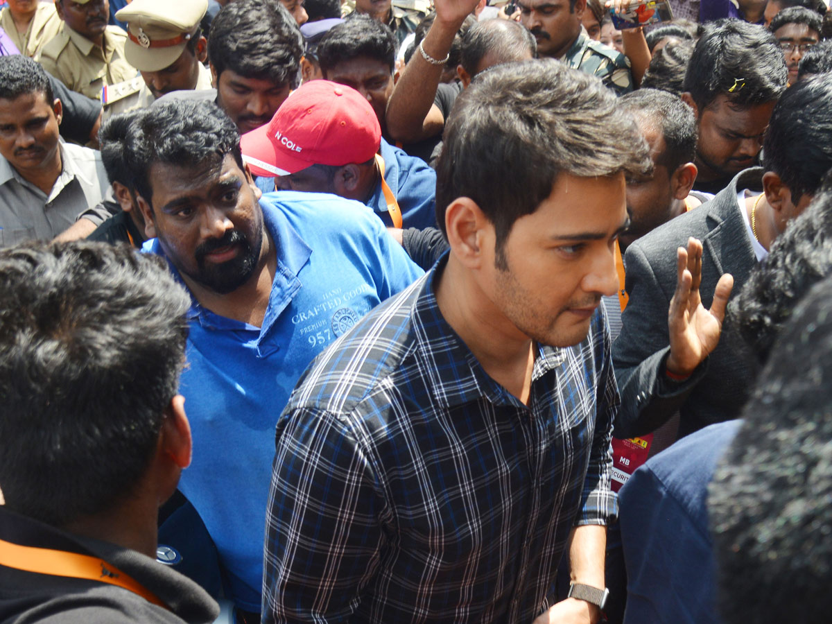 Mahesh Babu Launches Jewellers Showroom At Vijayawada Photo Galelry - Sakshi10