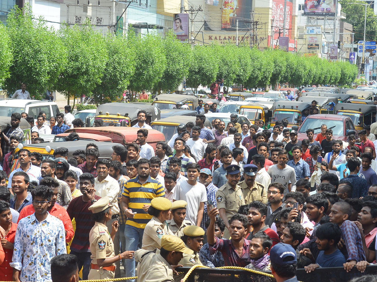 Mahesh Babu Launches Jewellers Showroom At Vijayawada Photo Galelry - Sakshi14