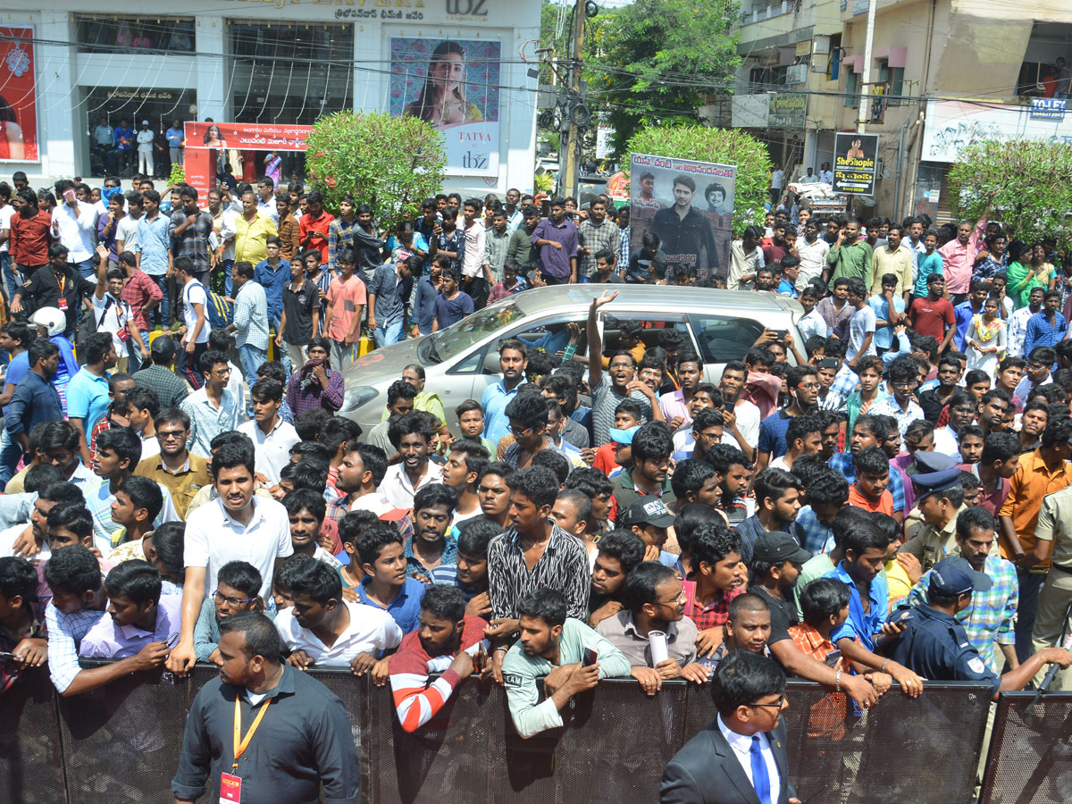 Mahesh Babu Launches Jewellers Showroom At Vijayawada Photo Galelry - Sakshi18