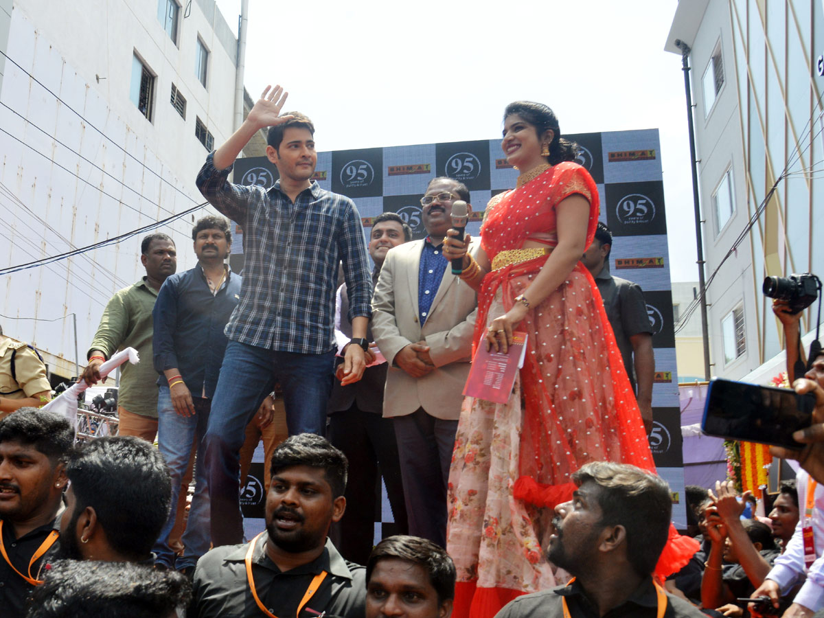 Mahesh Babu Launches Jewellers Showroom At Vijayawada Photo Galelry - Sakshi20