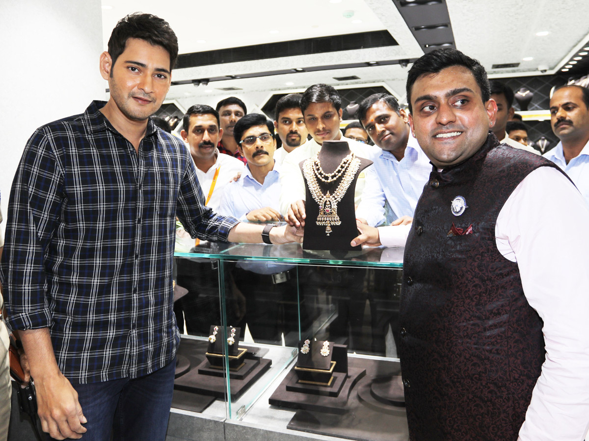 Mahesh Babu Launches Jewellers Showroom At Vijayawada Photo Galelry - Sakshi22