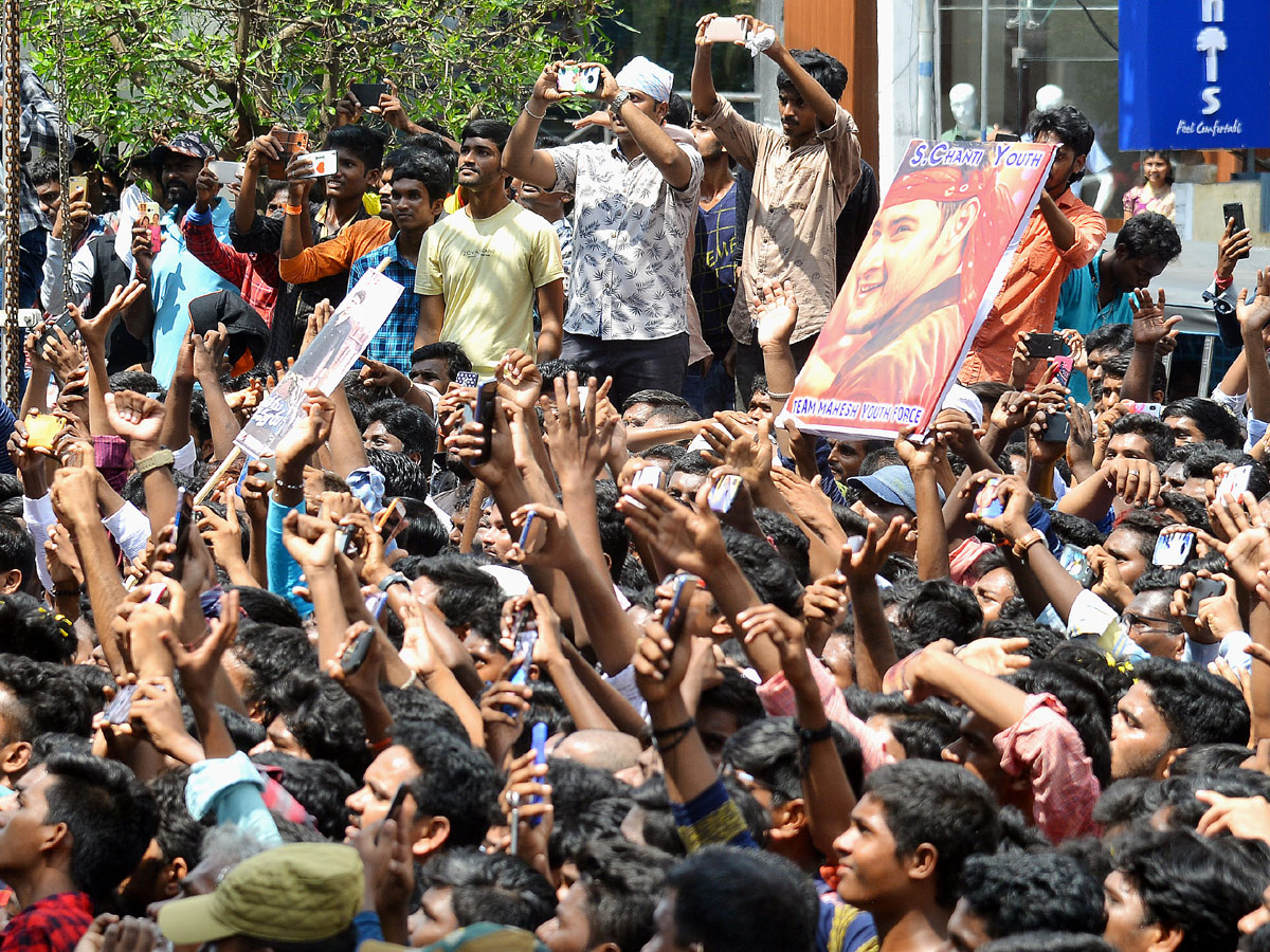 Mahesh Babu Launches Jewellers Showroom At Vijayawada Photo Galelry - Sakshi3