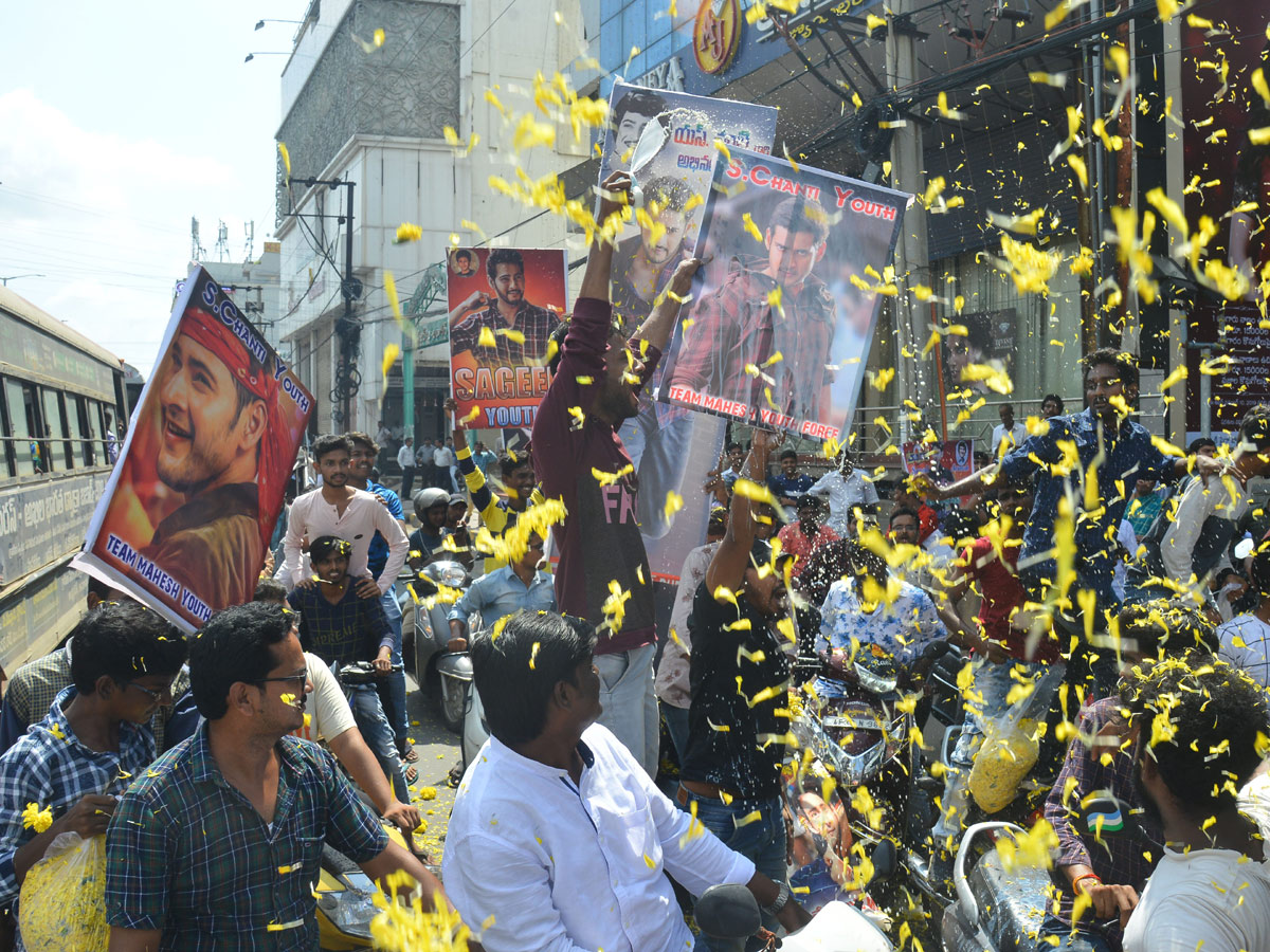 Mahesh Babu Launches Jewellers Showroom At Vijayawada Photo Galelry - Sakshi5