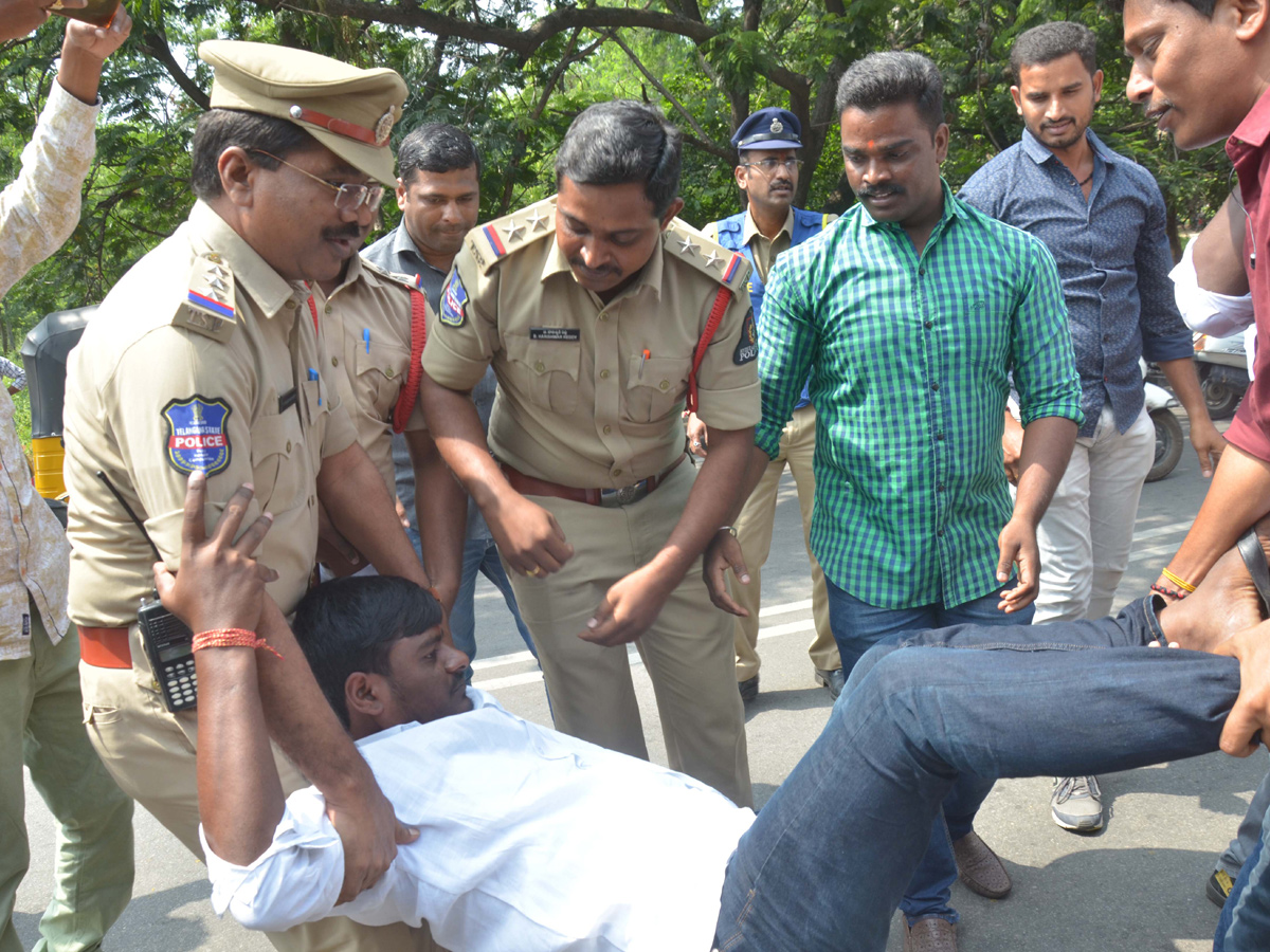 OU students protest in support of RTC strike Photo Gallery - Sakshi10