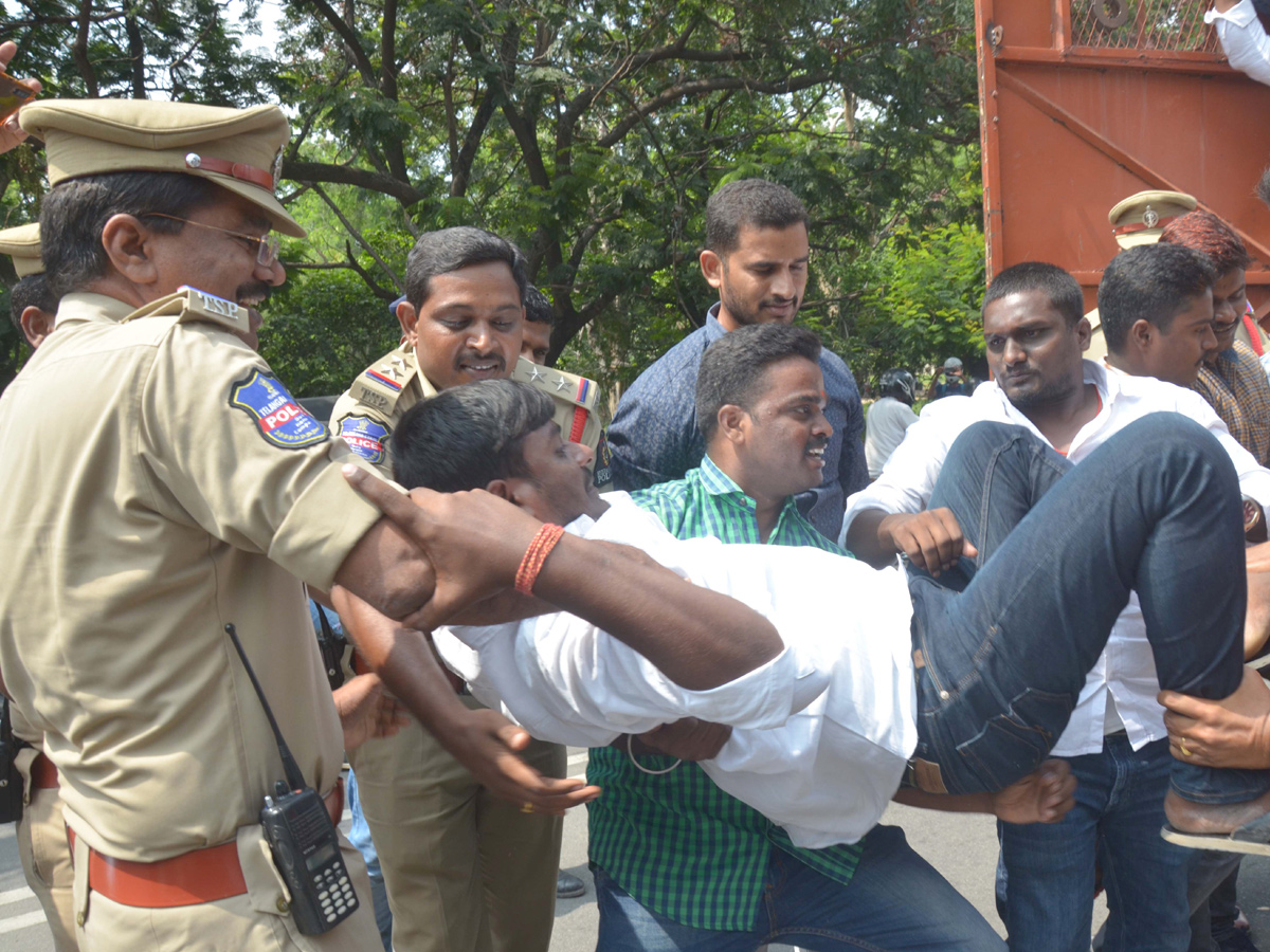 OU students protest in support of RTC strike Photo Gallery - Sakshi1