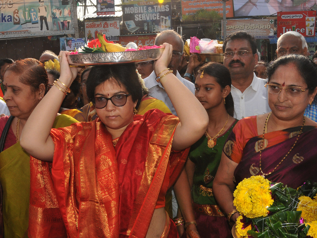 Paiditalli Ammavari Sirimanotsavam In Vizianagaram Photo Gallery - Sakshi21