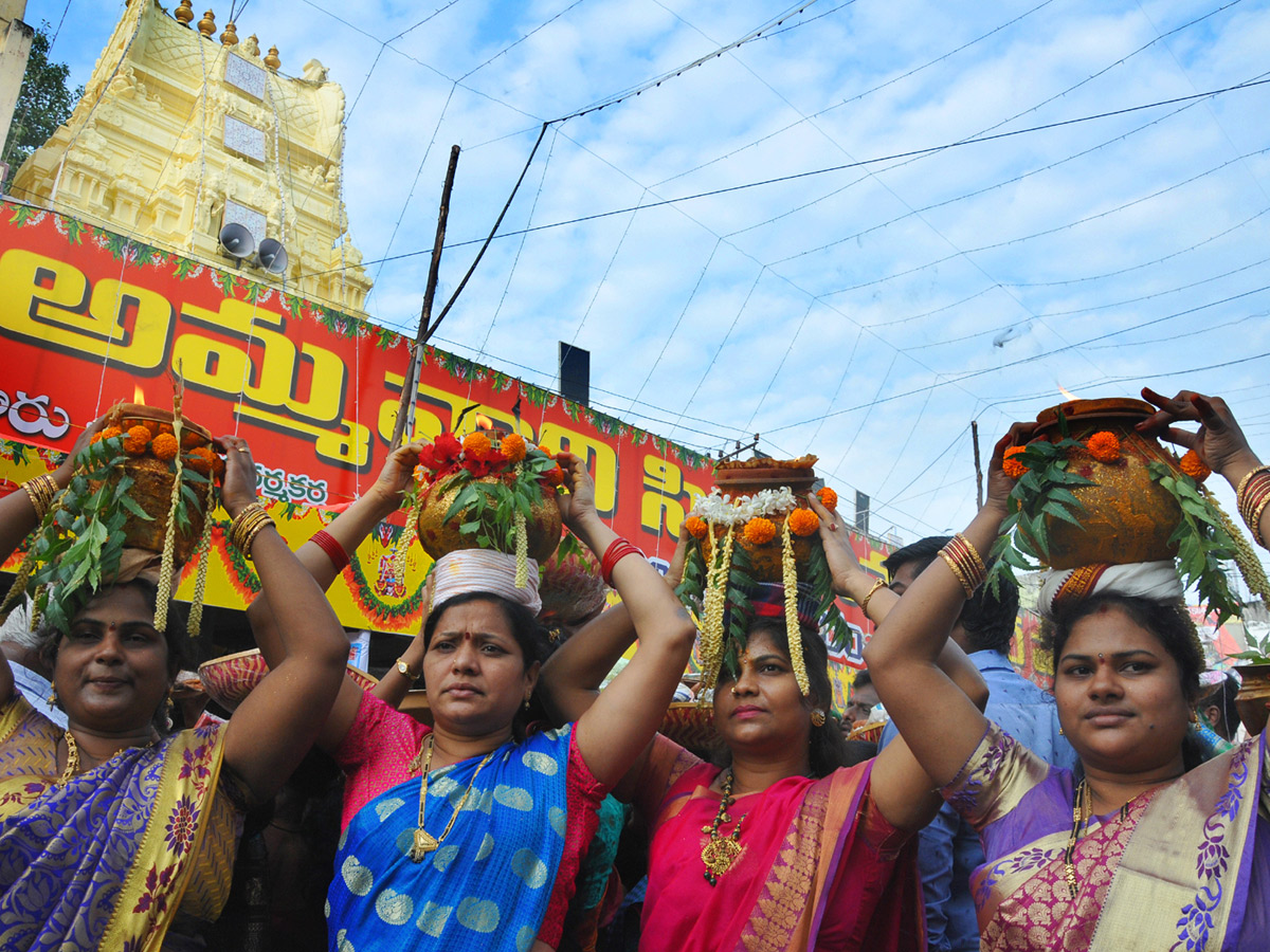 Paiditalli Ammavari Sirimanotsavam In Vizianagaram Photo Gallery - Sakshi22