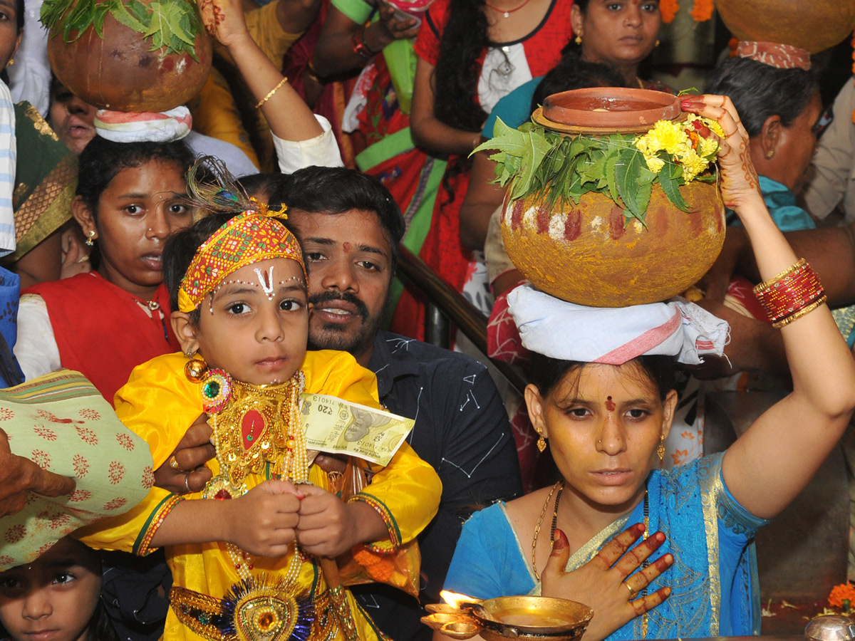 Paiditalli Ammavari Sirimanotsavam In Vizianagaram Photo Gallery - Sakshi27