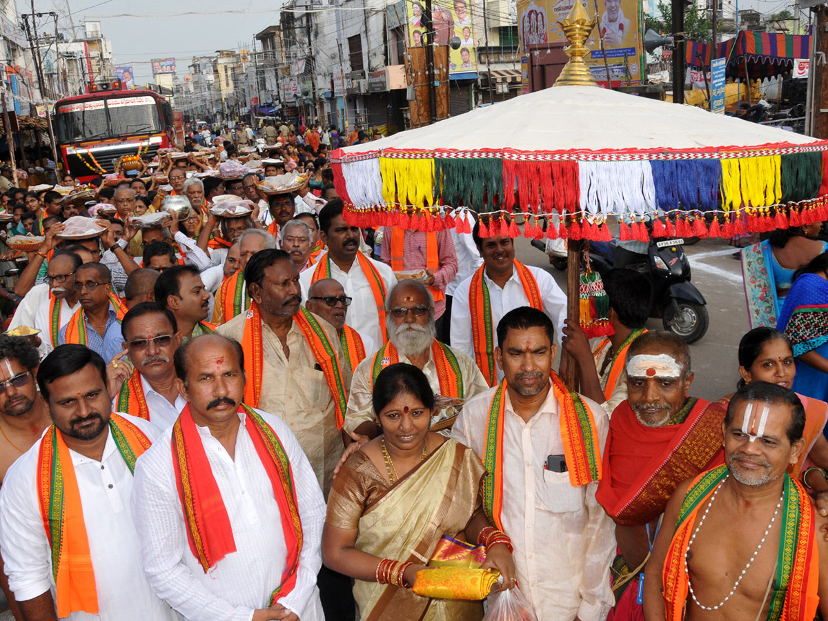 Paiditalli Ammavari Sirimanotsavam In Vizianagaram Photo Gallery - Sakshi9