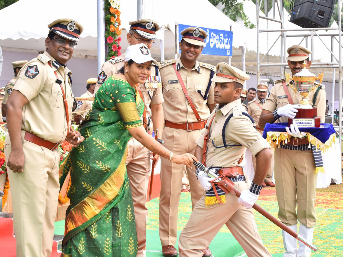 DSP Passing Out Parade of 2018 Batch Held at Magalagari Photo Gallery - Sakshi1