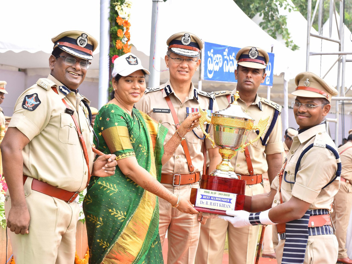 DSP Passing Out Parade of 2018 Batch Held at Magalagari Photo Gallery - Sakshi10