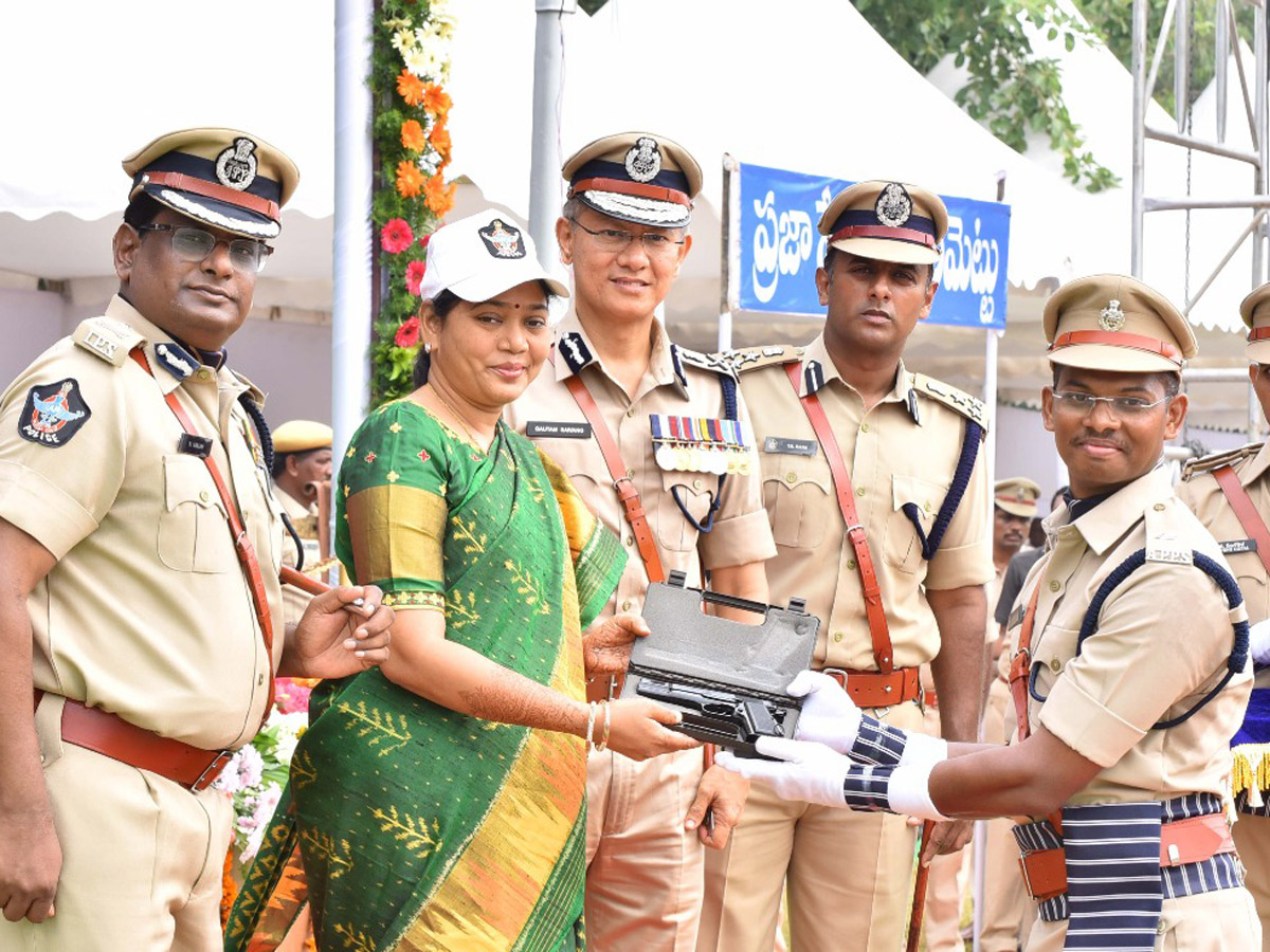 DSP Passing Out Parade of 2018 Batch Held at Magalagari Photo Gallery - Sakshi11