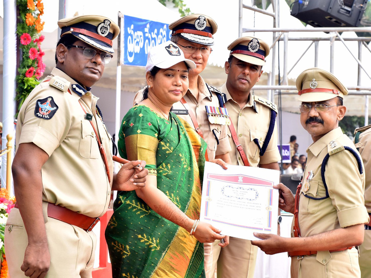 DSP Passing Out Parade of 2018 Batch Held at Magalagari Photo Gallery - Sakshi18