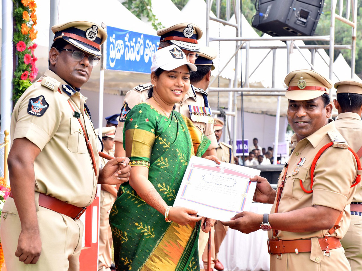 DSP Passing Out Parade of 2018 Batch Held at Magalagari Photo Gallery - Sakshi19