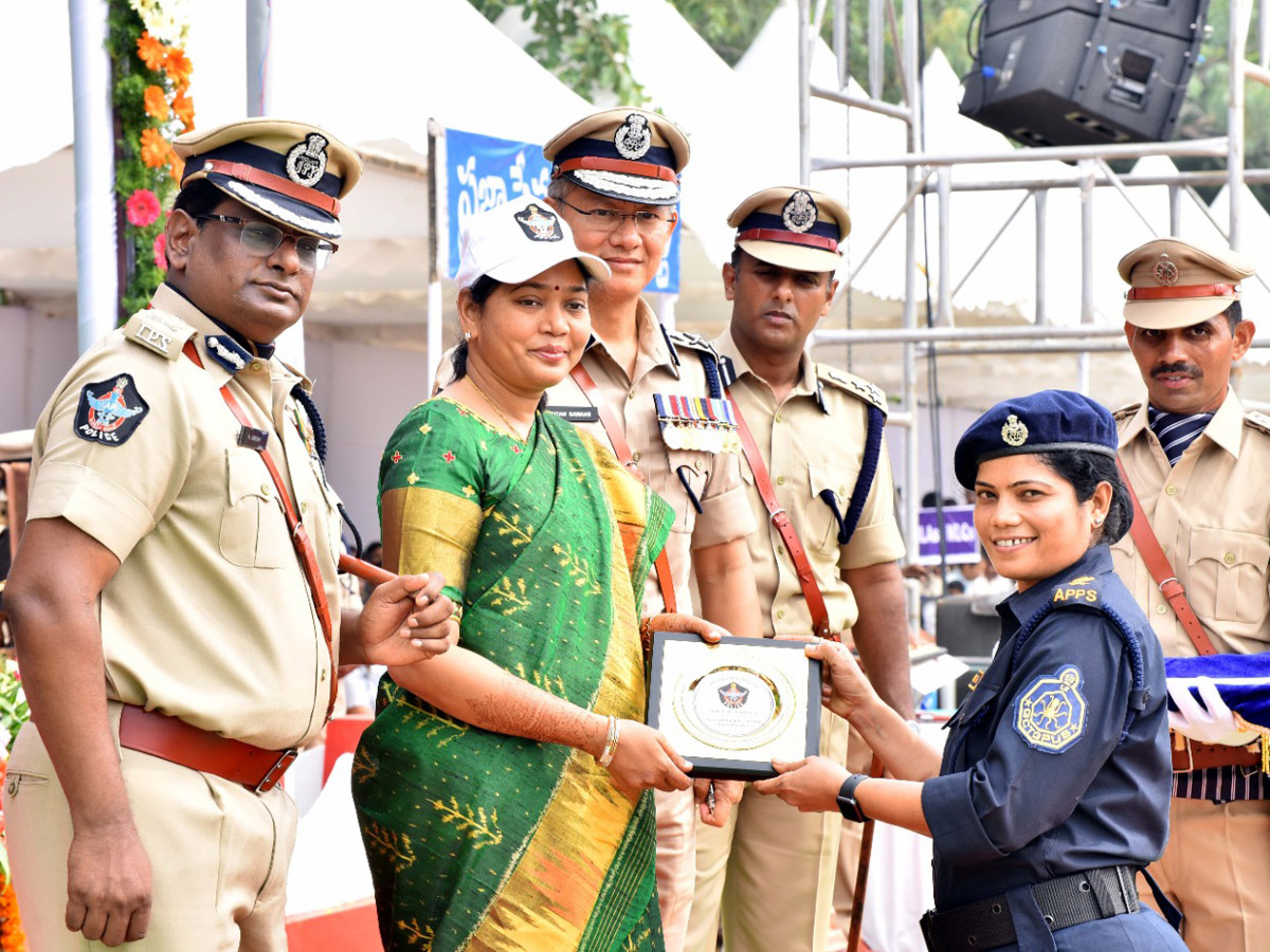 DSP Passing Out Parade of 2018 Batch Held at Magalagari Photo Gallery - Sakshi27