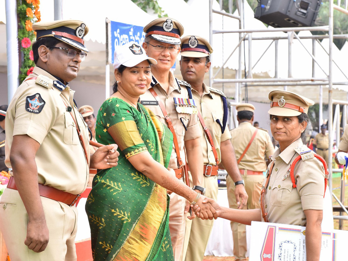 DSP Passing Out Parade of 2018 Batch Held at Magalagari Photo Gallery - Sakshi40