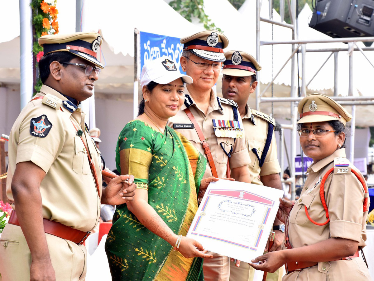 DSP Passing Out Parade of 2018 Batch Held at Magalagari Photo Gallery - Sakshi41