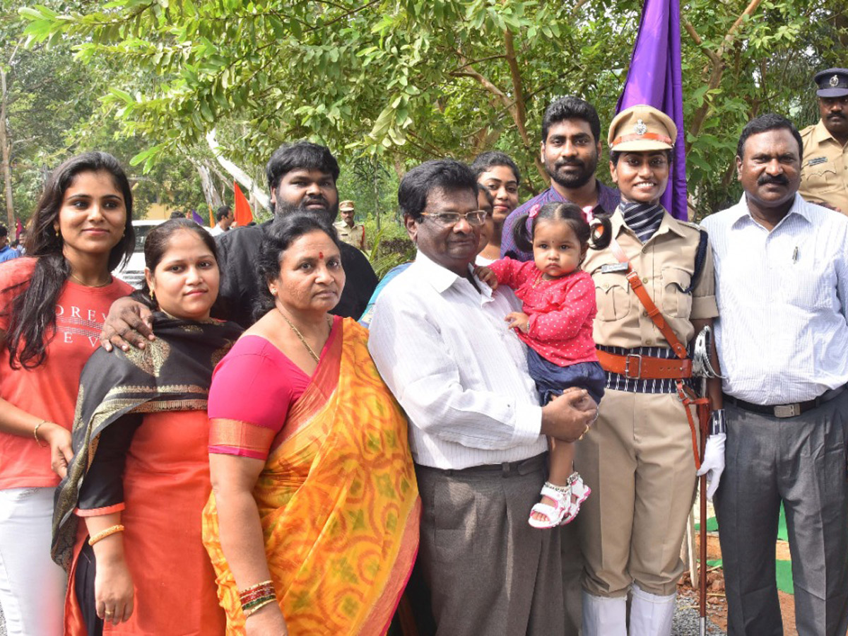 DSP Passing Out Parade of 2018 Batch Held at Magalagari Photo Gallery - Sakshi42