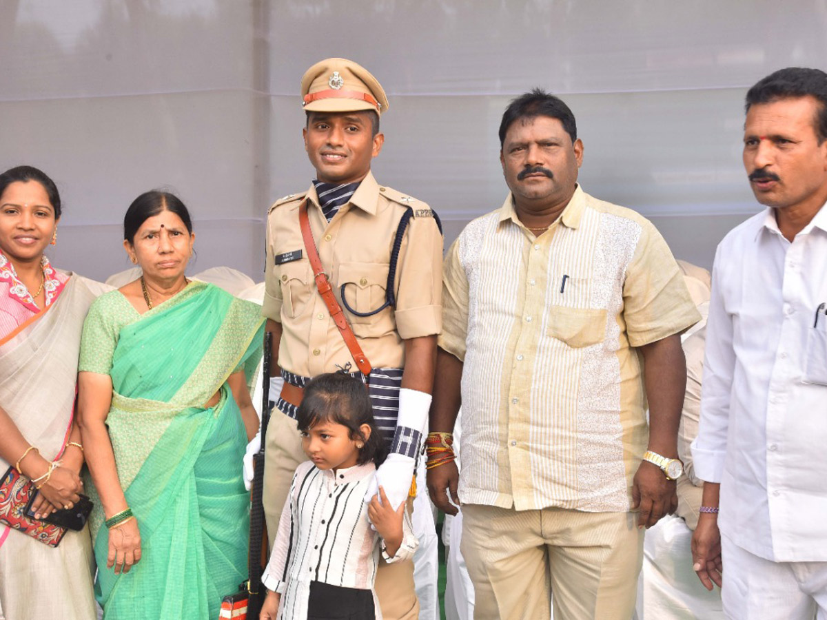 DSP Passing Out Parade of 2018 Batch Held at Magalagari Photo Gallery - Sakshi9