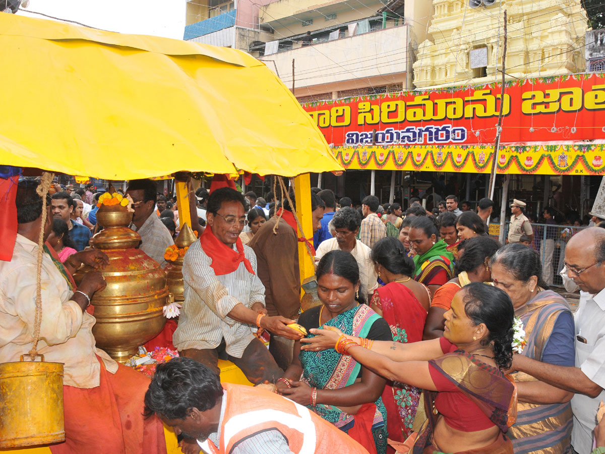 Paiditalli Ammavari Sirimanotsavam In Vizianagaram Photo Gallery - Sakshi21