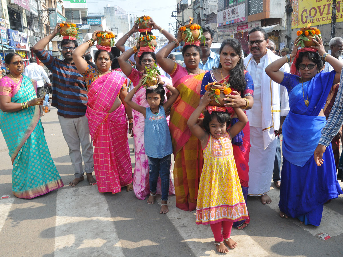 Paiditalli Ammavari Sirimanotsavam In Vizianagaram Photo Gallery - Sakshi44