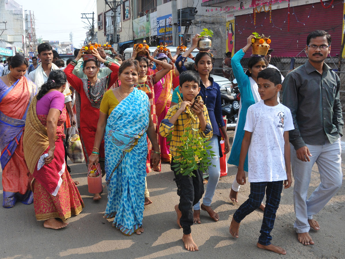 Paiditalli Ammavari Sirimanotsavam In Vizianagaram Photo Gallery - Sakshi46