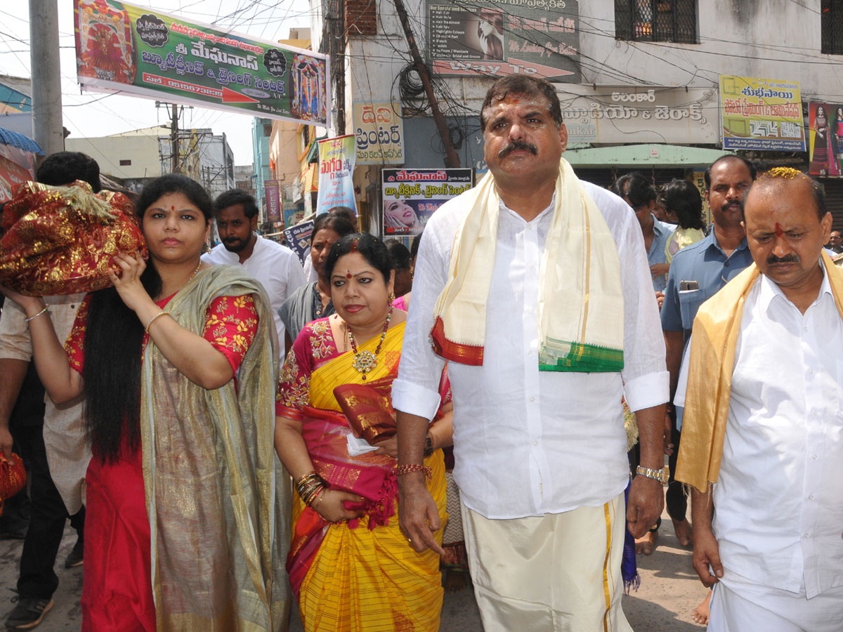 Paiditalli Ammavari Sirimanotsavam In Vizianagaram Photo Gallery - Sakshi7