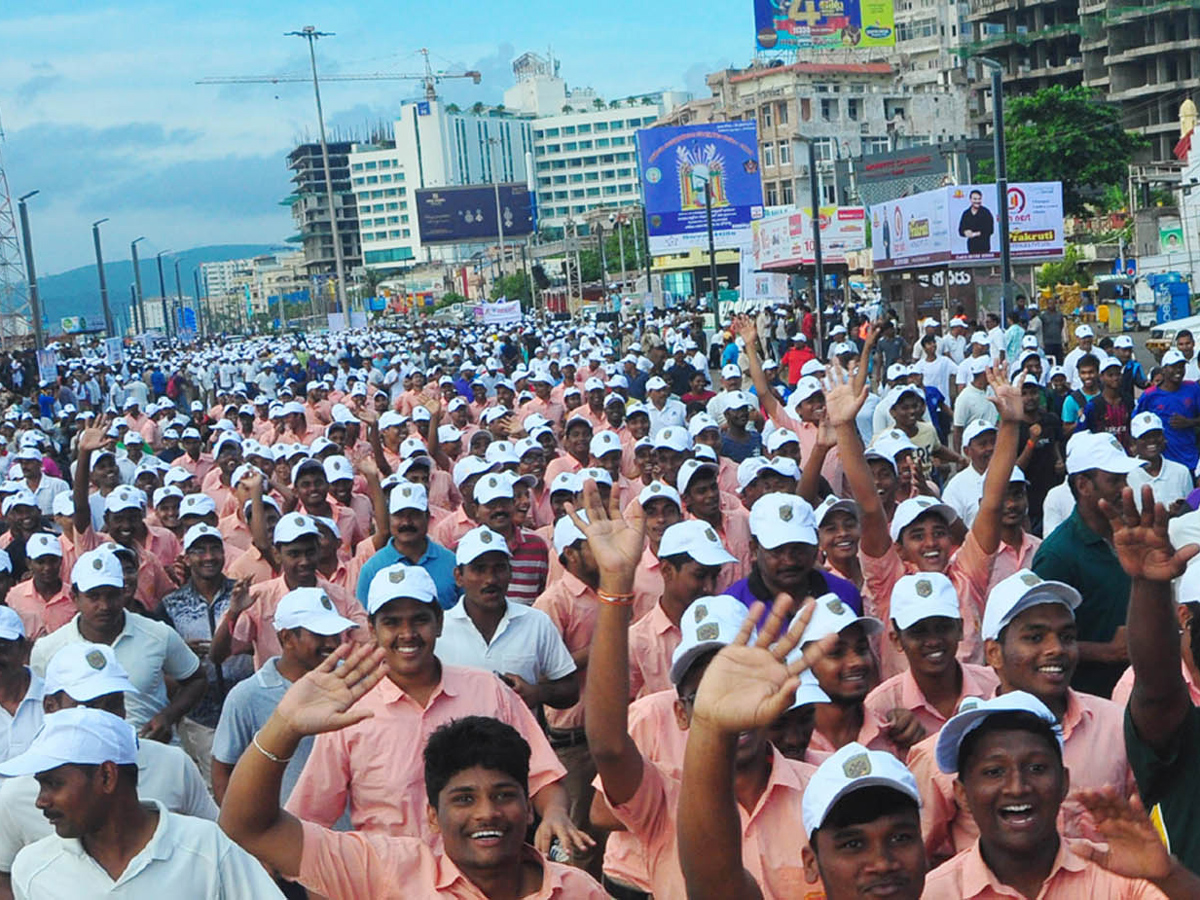 5K Run in Vizag by Police Department Photo Gallery - Sakshi1