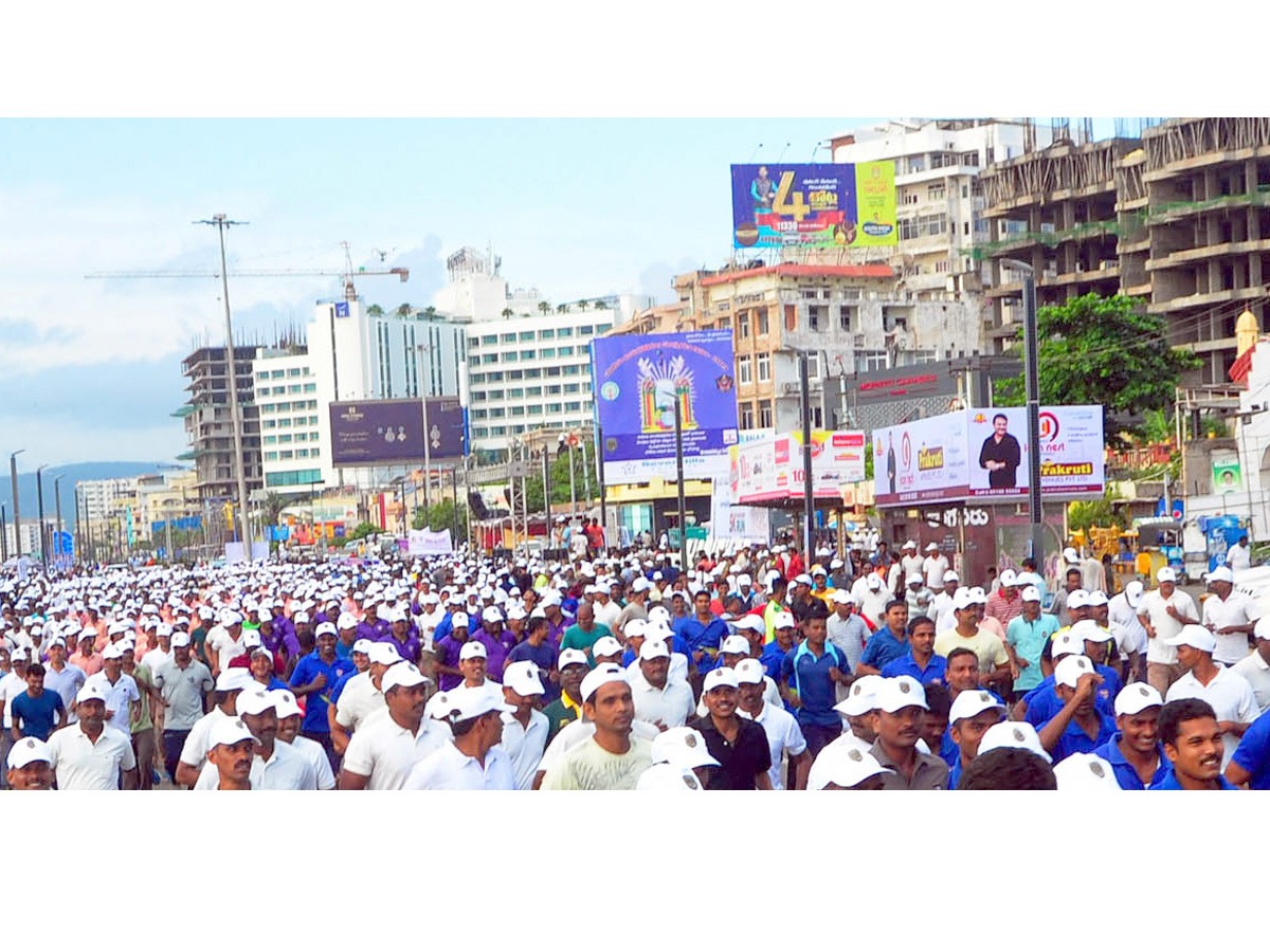 5K Run in Vizag by Police Department Photo Gallery - Sakshi2