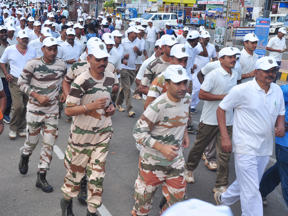 5K Run in Vizag by Police Department Photo Gallery - Sakshi7