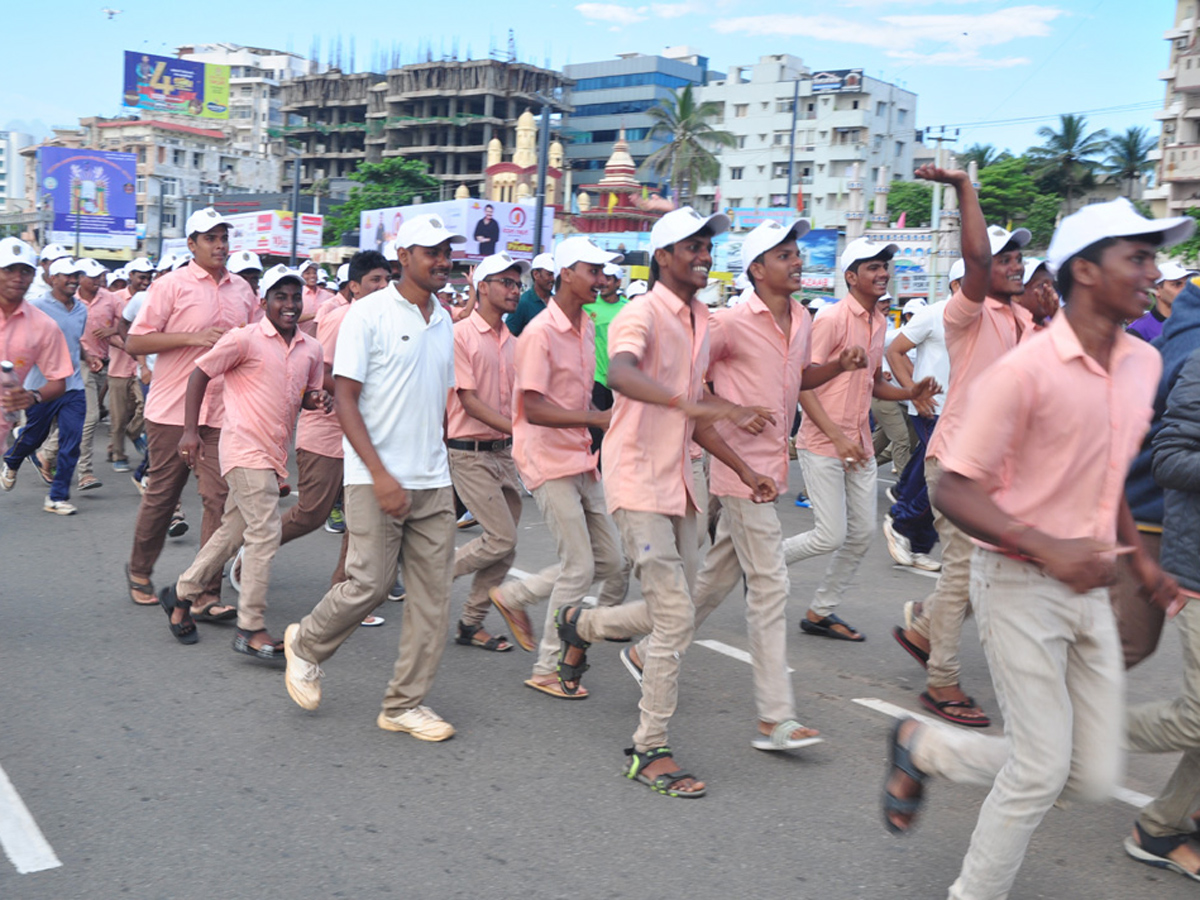 5K Run in Vizag by Police Department Photo Gallery - Sakshi9