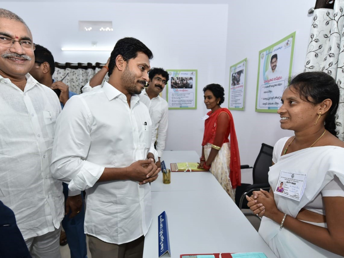 AP CM YS Jagan Opening Karapa Village Secretariat Photo Gallery - Sakshi12