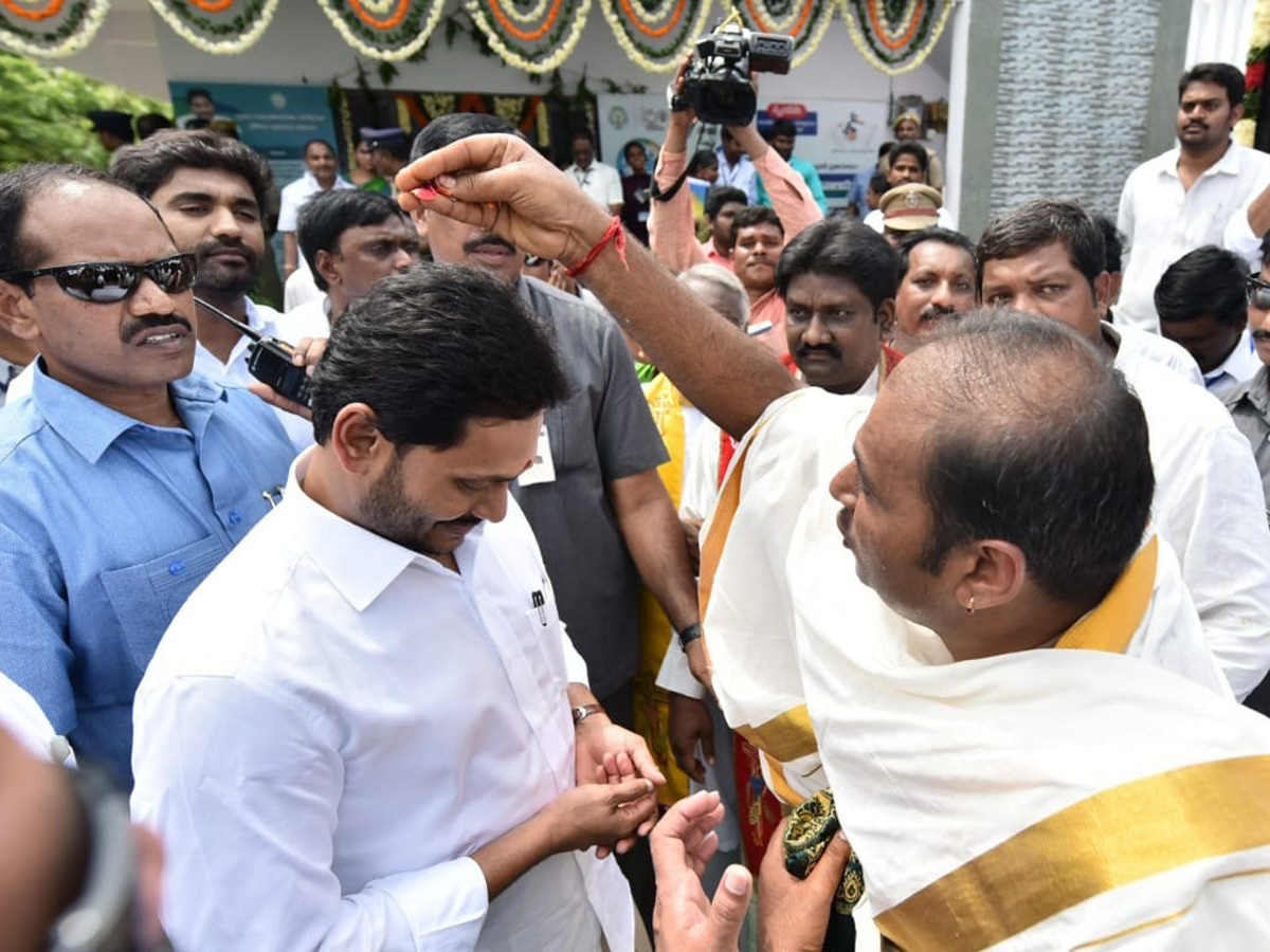 AP CM YS Jagan Opening Karapa Village Secretariat Photo Gallery - Sakshi15