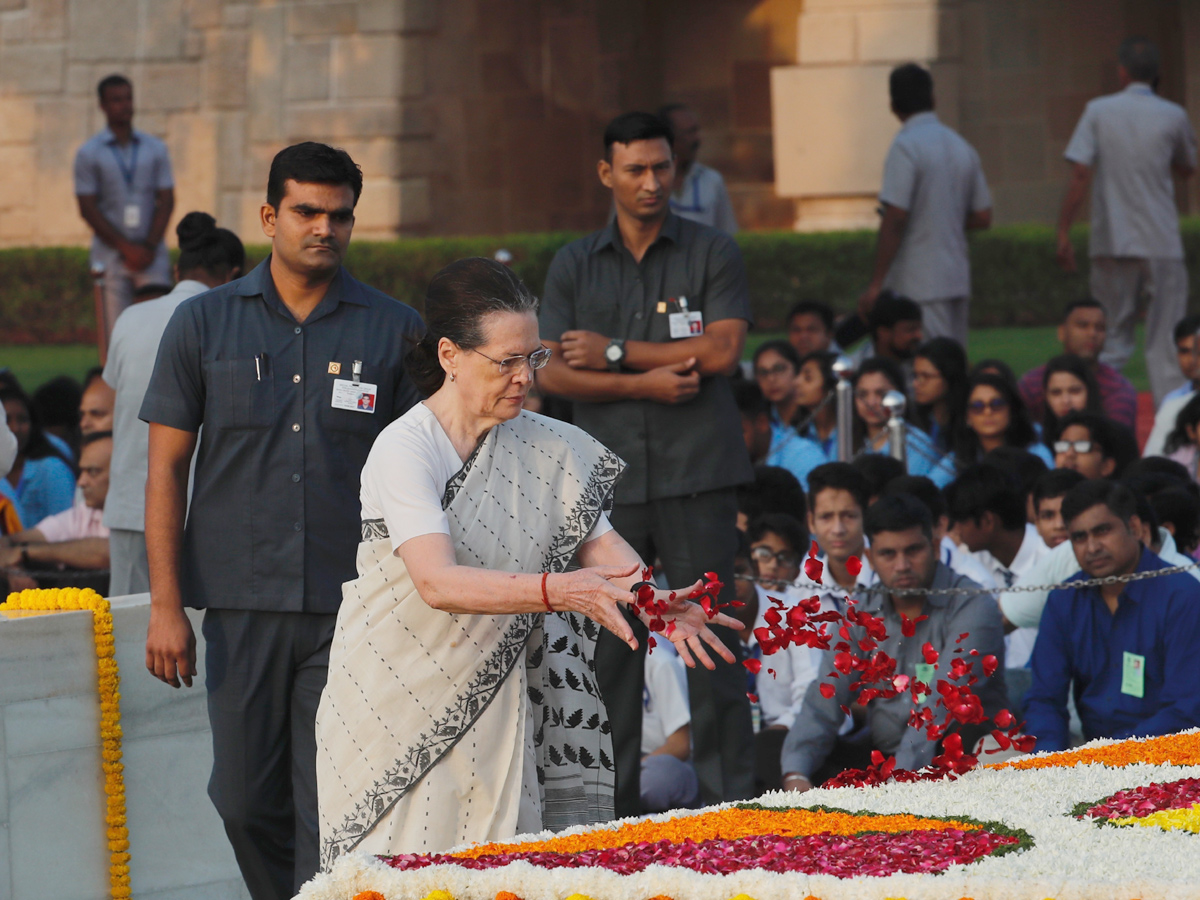 Leaders pays tribute mahatma gandhi Photo Gallery - Sakshi2